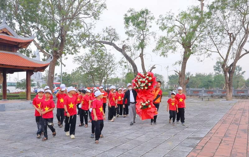 Anh-tin-bai