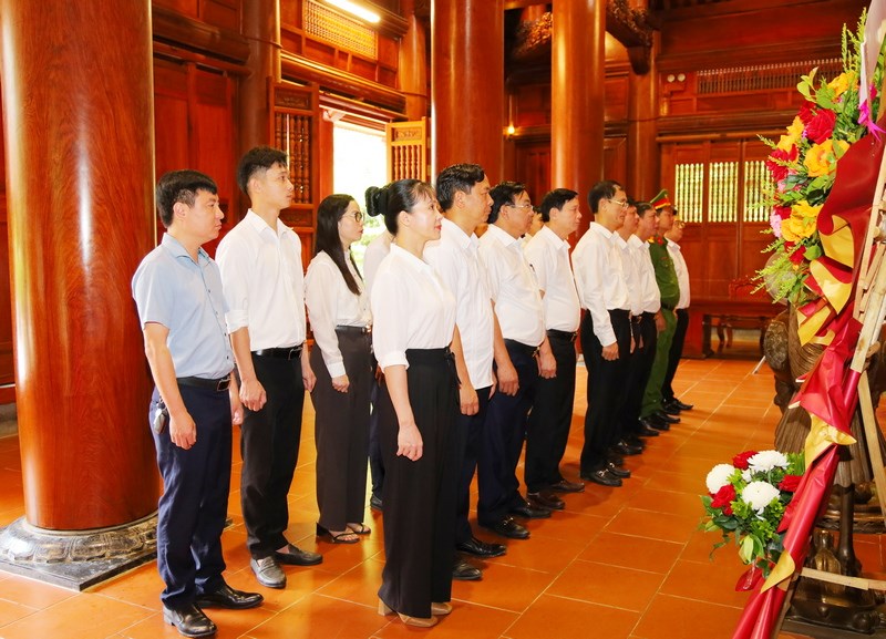 Anh-tin-bai