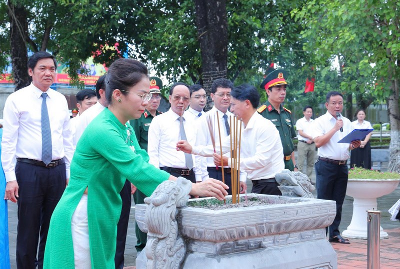 Anh-tin-bai