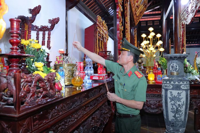 Anh-tin-bai