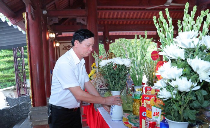 Anh-tin-bai