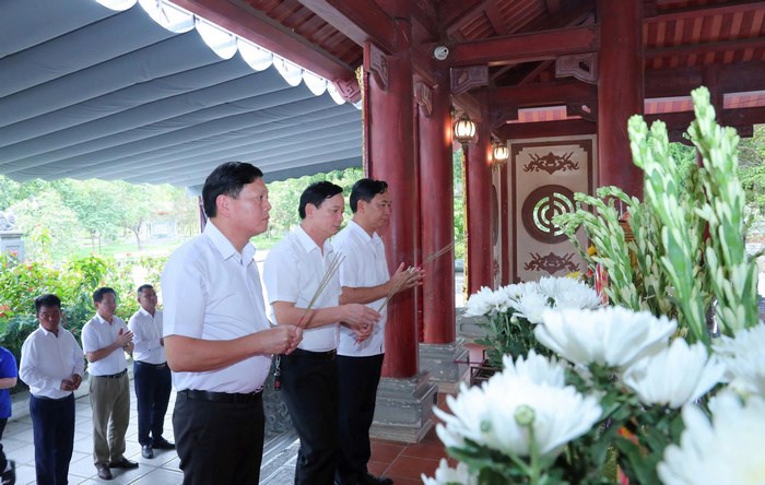 Anh-tin-bai