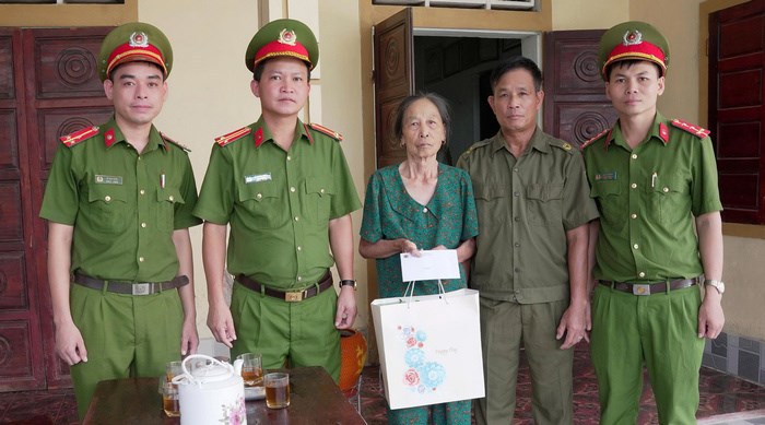 Anh-tin-bai