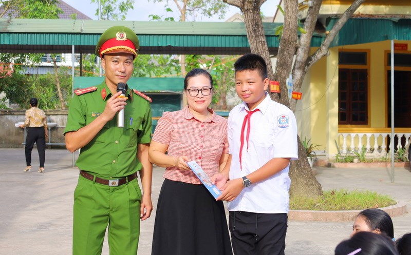 Anh-tin-bai