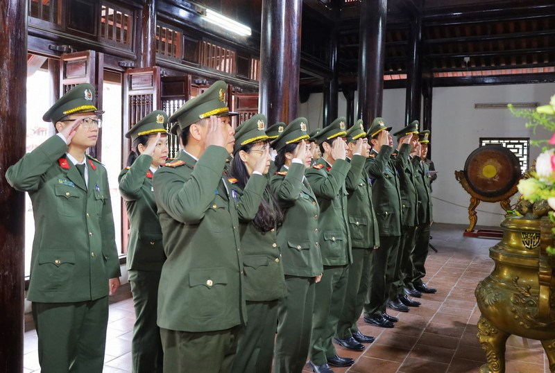 Anh-tin-bai