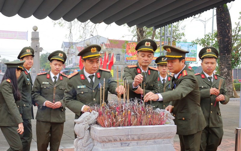 Anh-tin-bai