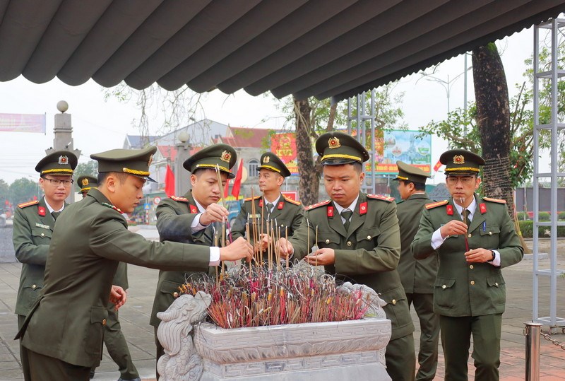 Anh-tin-bai