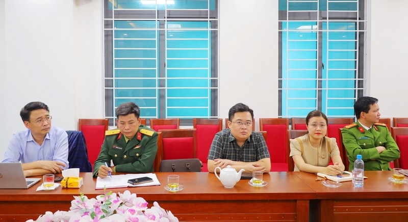 Anh-tin-bai