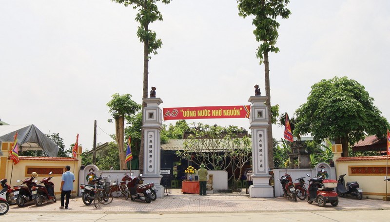 Anh-tin-bai