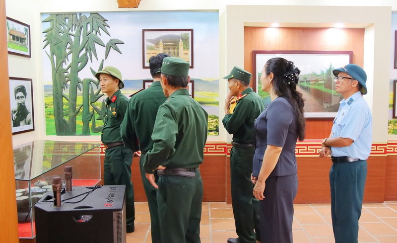 Anh-tin-bai