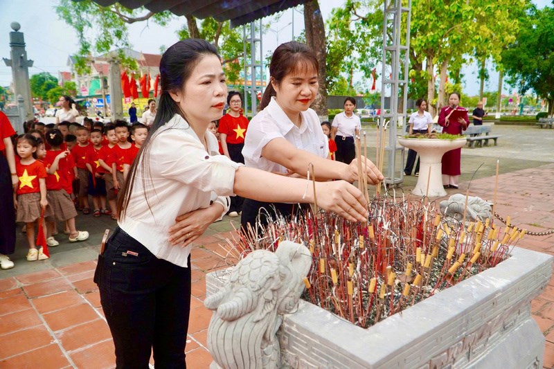 Anh-tin-bai