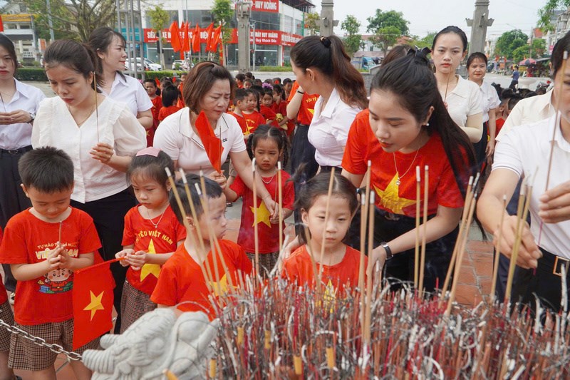 Anh-tin-bai