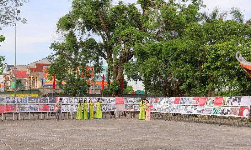 Anh-tin-bai