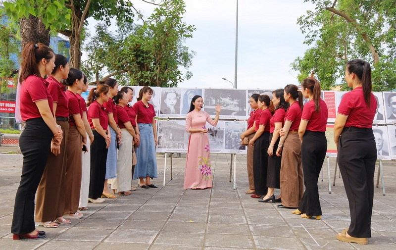 Anh-tin-bai