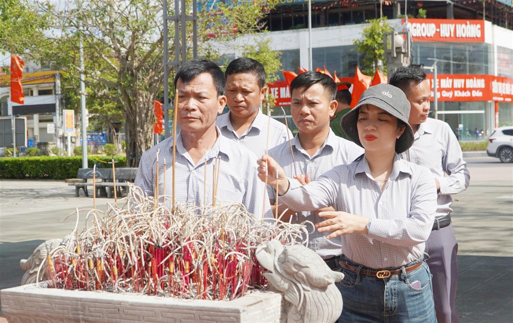 Anh-tin-bai