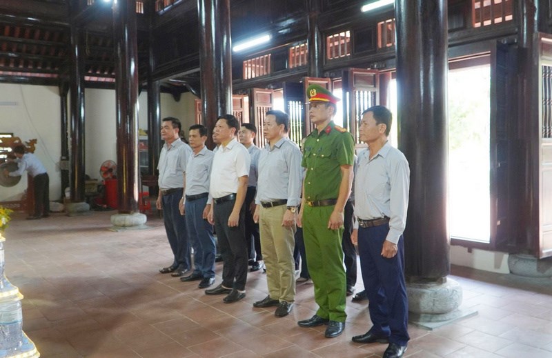 Anh-tin-bai