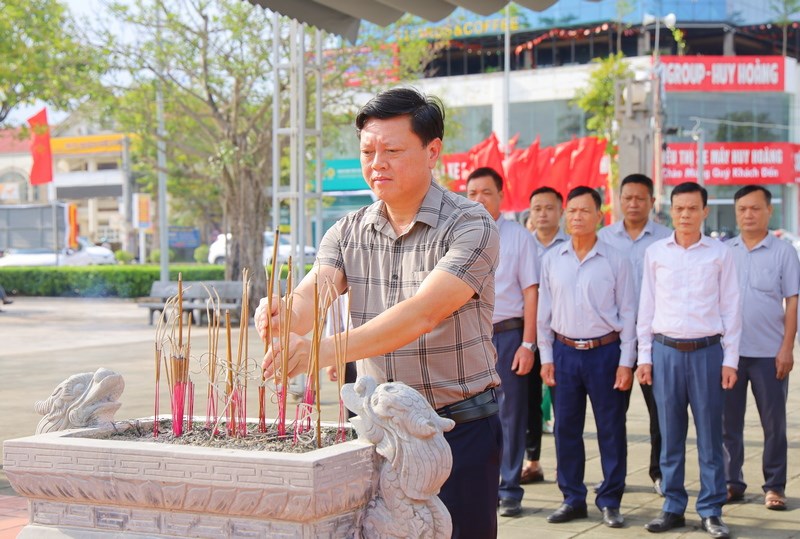 Anh-tin-bai