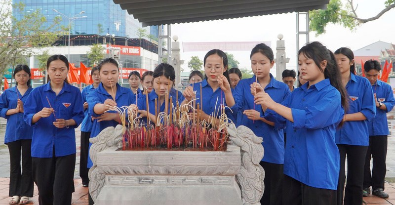 Anh-tin-bai