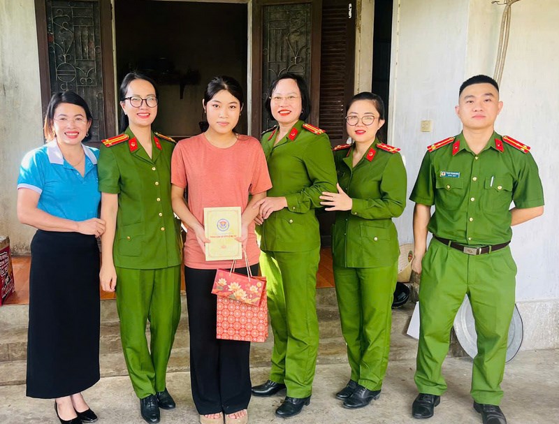 Anh-tin-bai