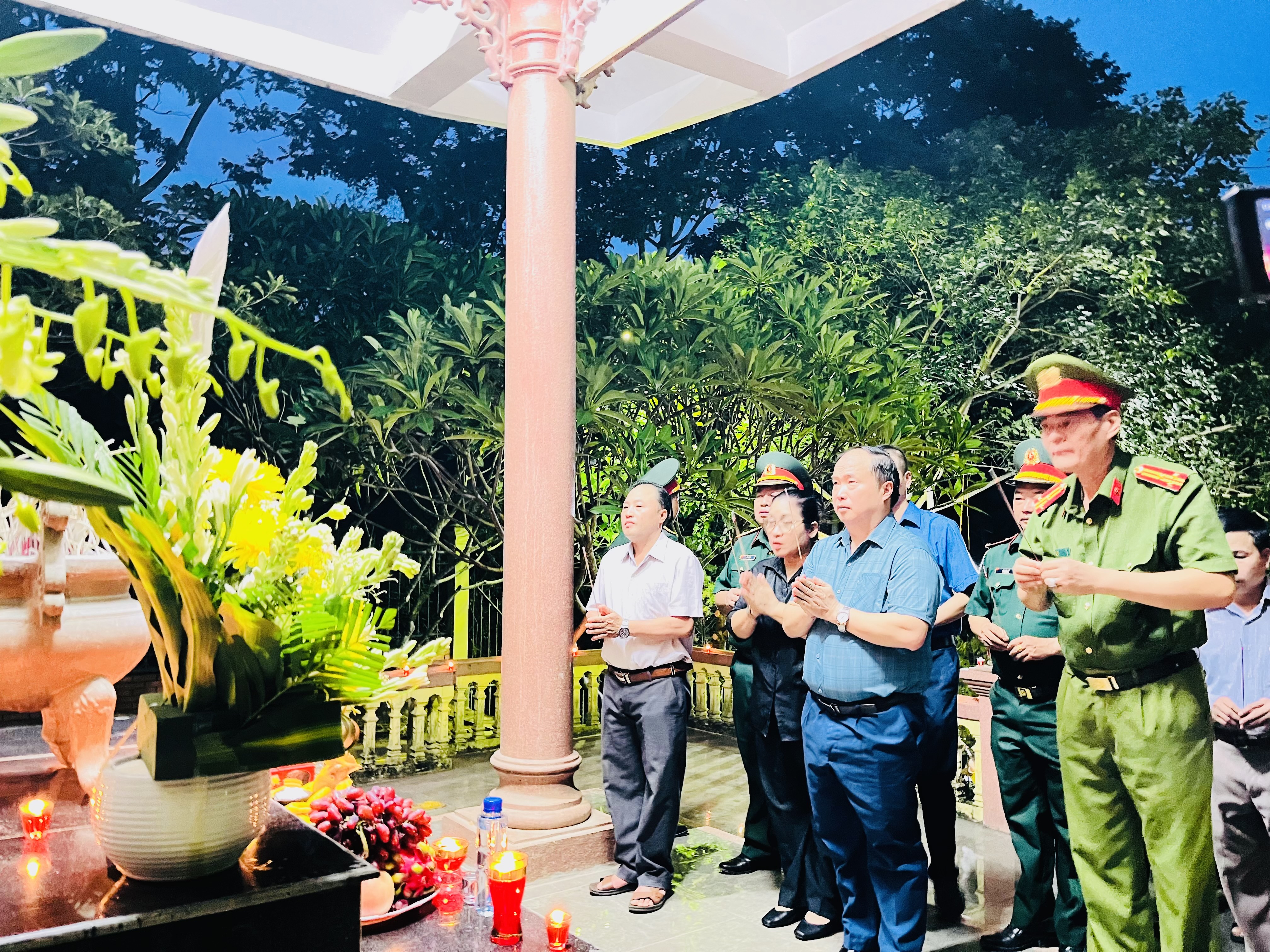 Anh-tin-bai