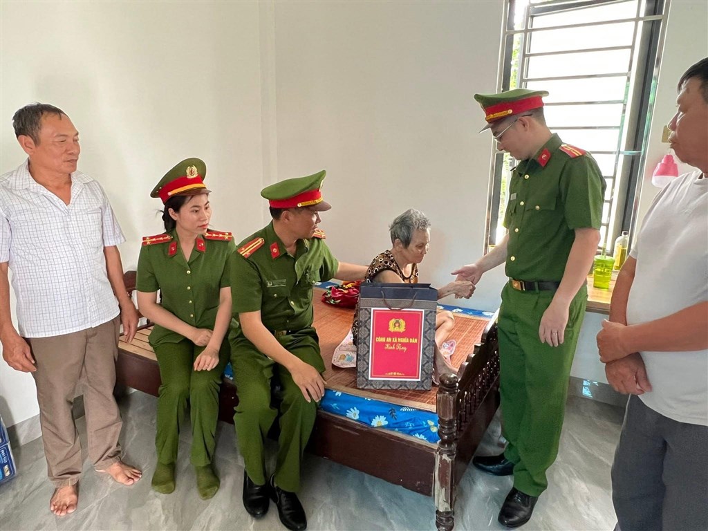 Anh-tin-bai