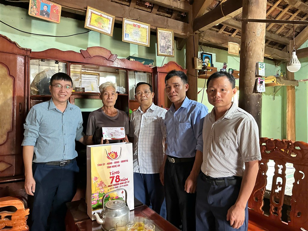 Anh-tin-bai