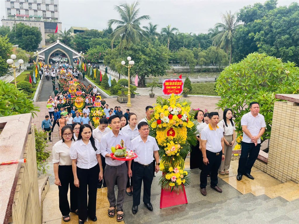Anh-tin-bai