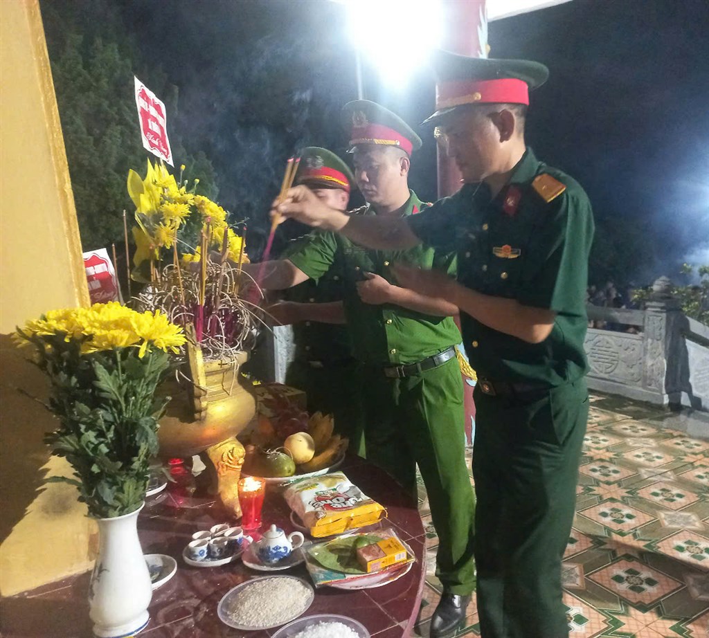 Anh-tin-bai