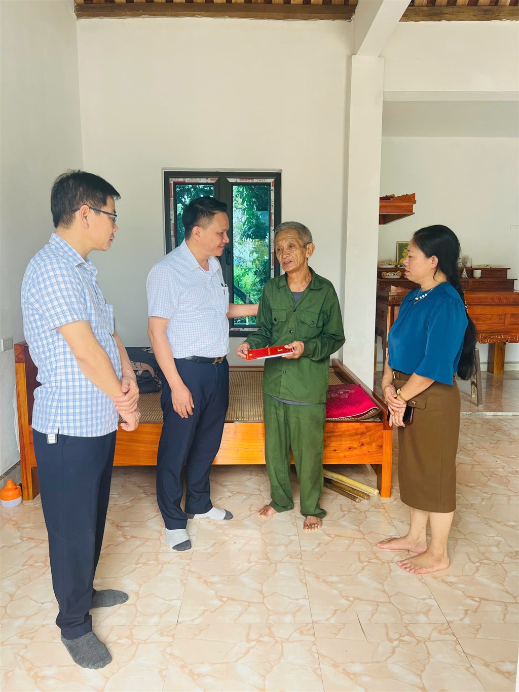 Anh-tin-bai