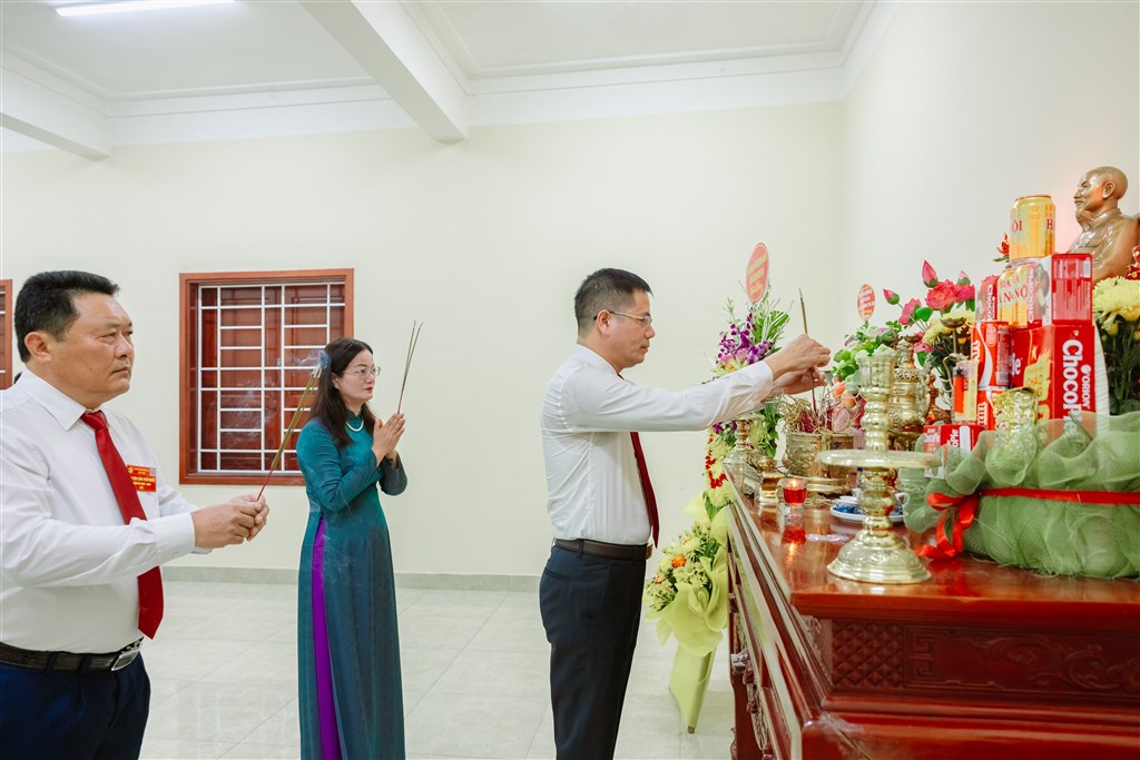 Anh-tin-bai