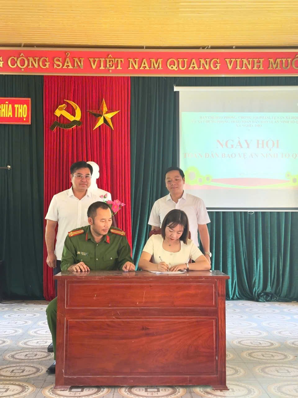 Anh-tin-bai