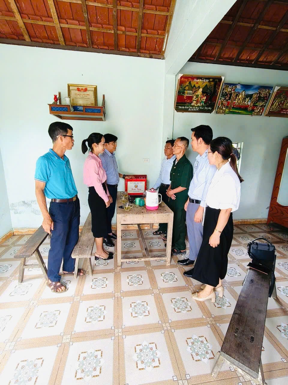 Anh-tin-bai
