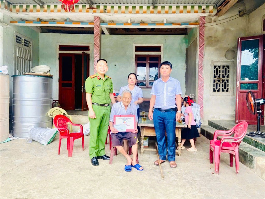 Anh-tin-bai
