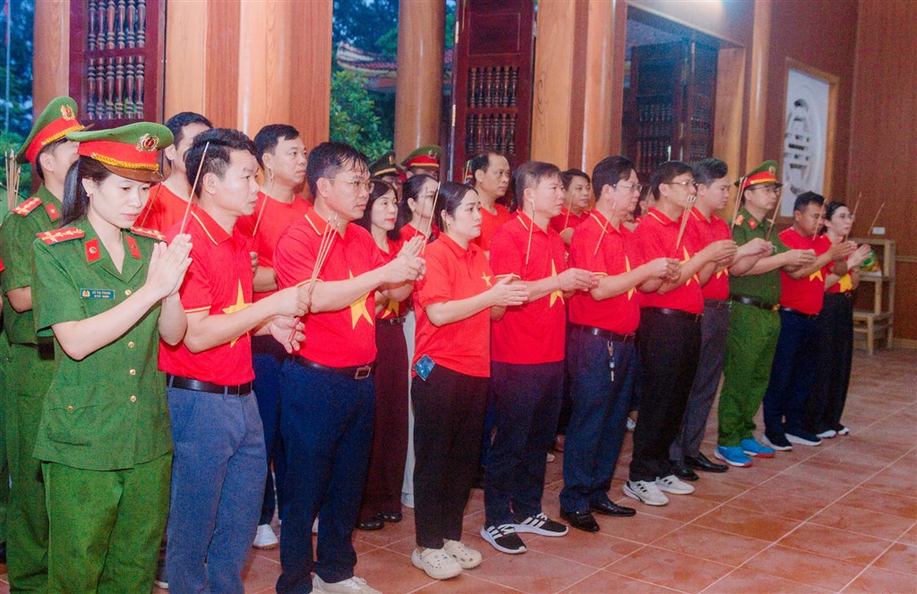 Anh-tin-bai