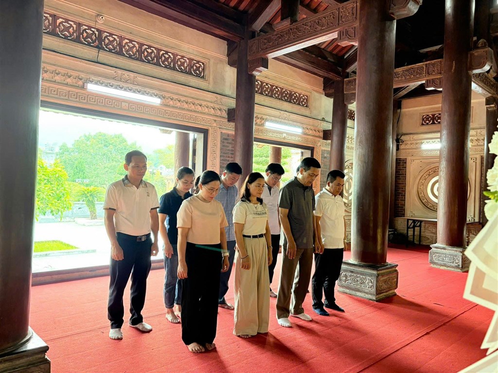 Anh-tin-bai