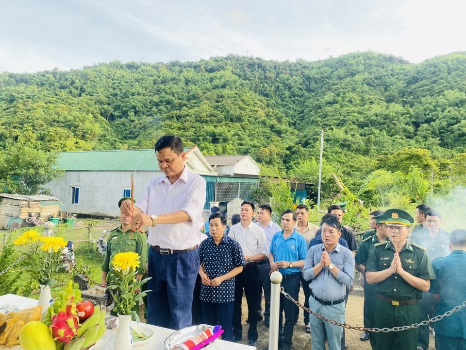 xã Hữu Kiệm tổ chức Lễ dâng hương tri ân các anh hùng Liệt sĩ