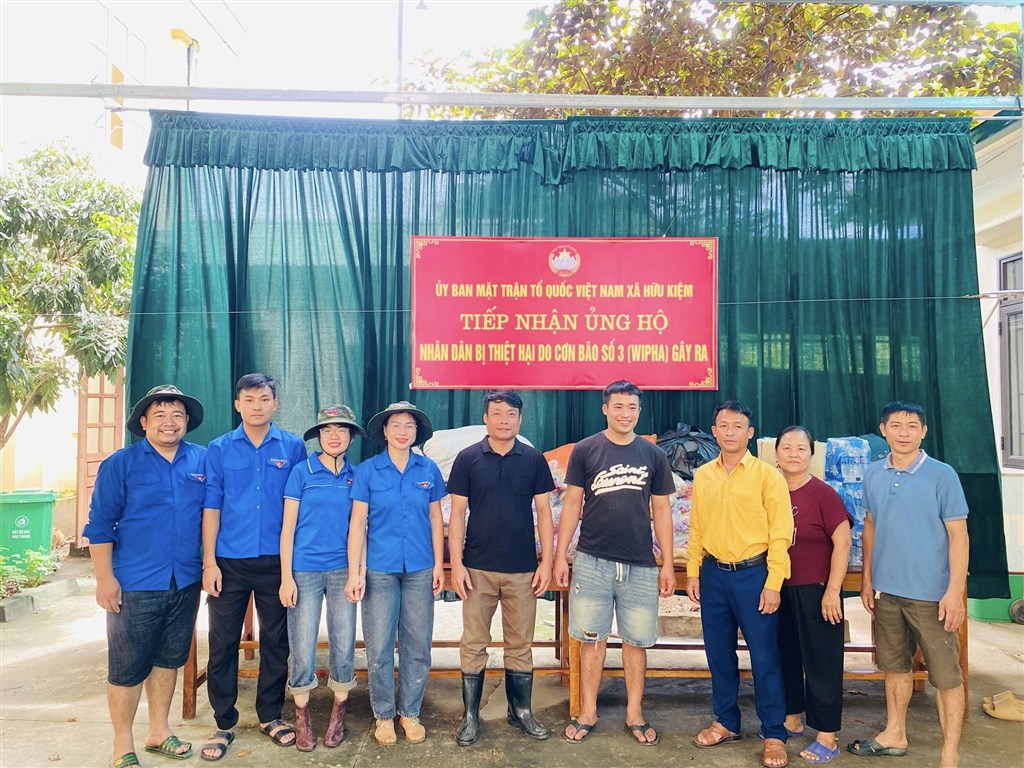 Ủy ban Mặt trận Tổ quốc Việt Nam xã Hữu kiệm tiếp nhận quà cứu trợ từ các đoàn thiện nguyện – Lan tỏa nghĩa tình giữa báo lũ