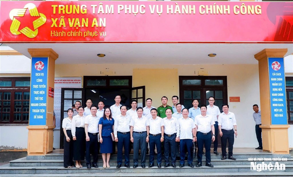 Chủ tịch UBND tỉnh Nghệ An Lê Hồng Vinh kiểm tra vận hành chính quyền địa phương 2 cấp tại các xã Kim Liên, Vạn An tỉnh Nghệ An