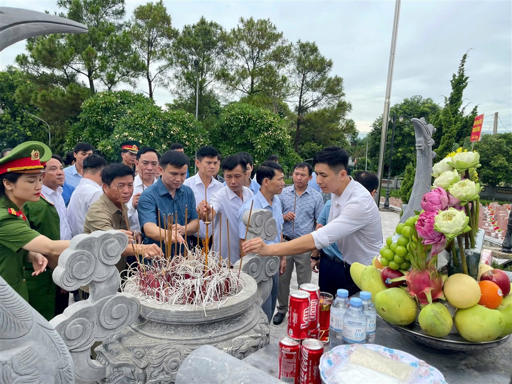 Anh-tin-bai