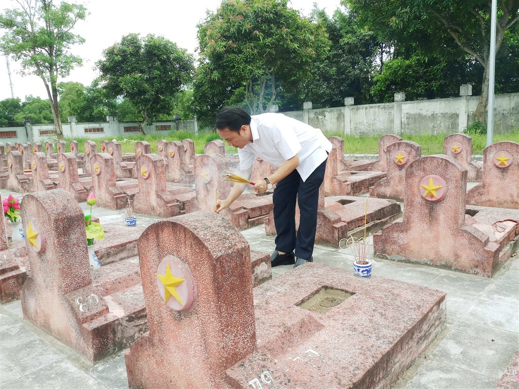 Anh-tin-bai