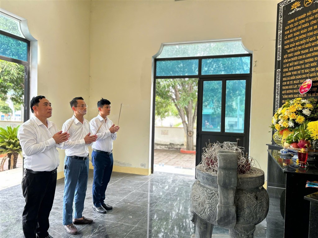 Anh-tin-bai