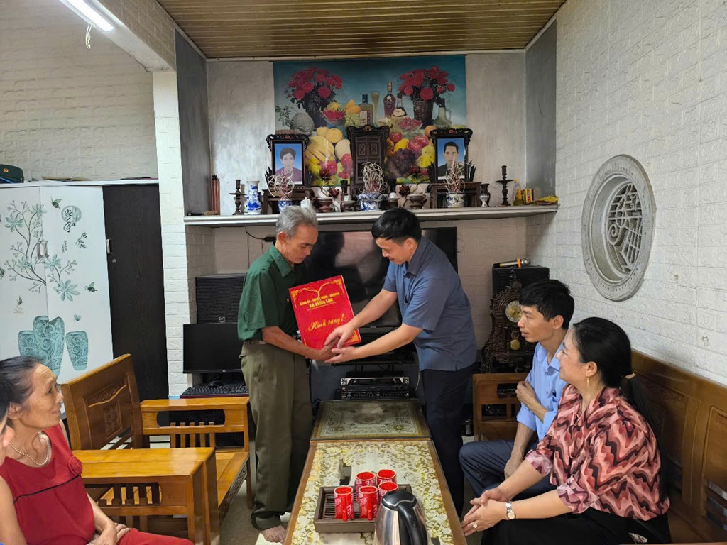Anh-tin-bai