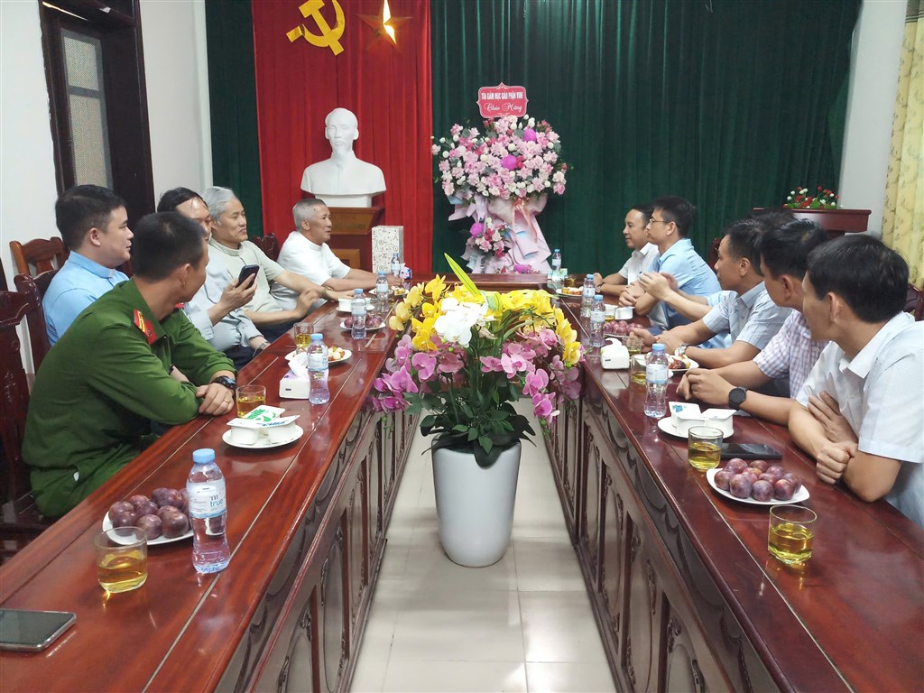 Anh-tin-bai