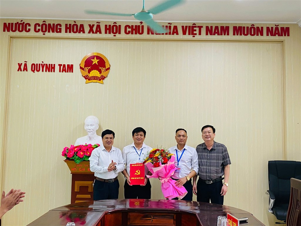 Công bố các quyết định thành lập các Chi bộ trực thuộc Đảng bộ UBND xã Quỳnh Tam