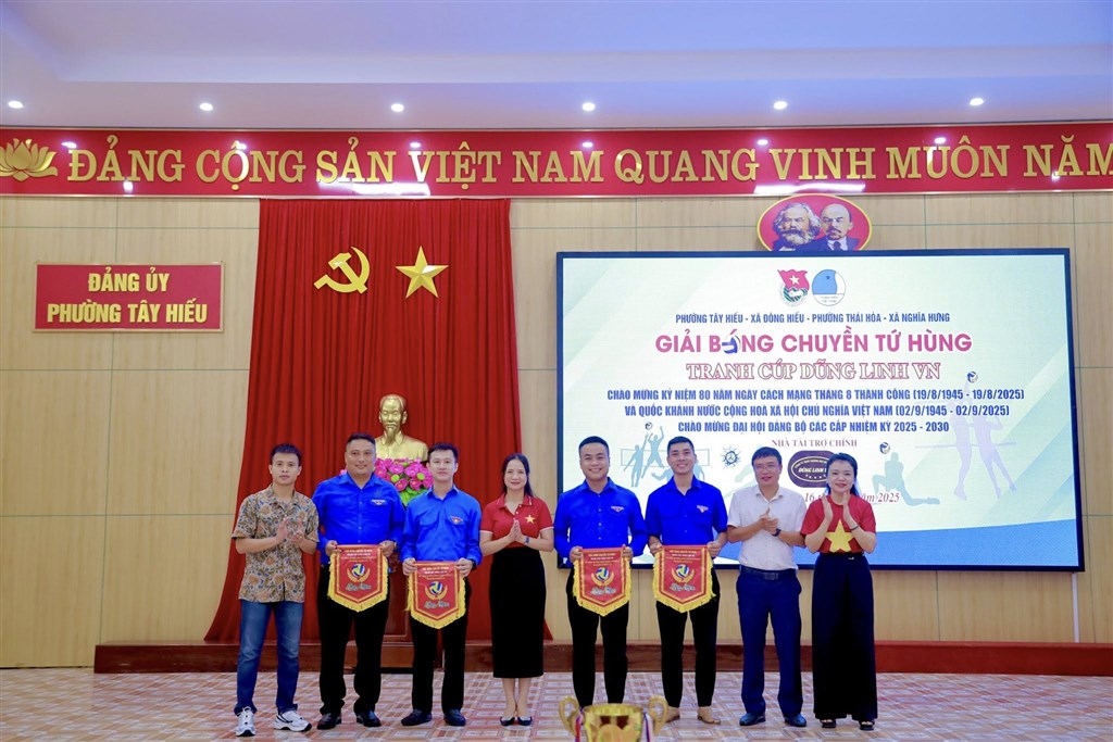  GIẢI BÓNG CHUYỀN TỨ HÙNG TRANH CÚP DŨNG LINH VN 