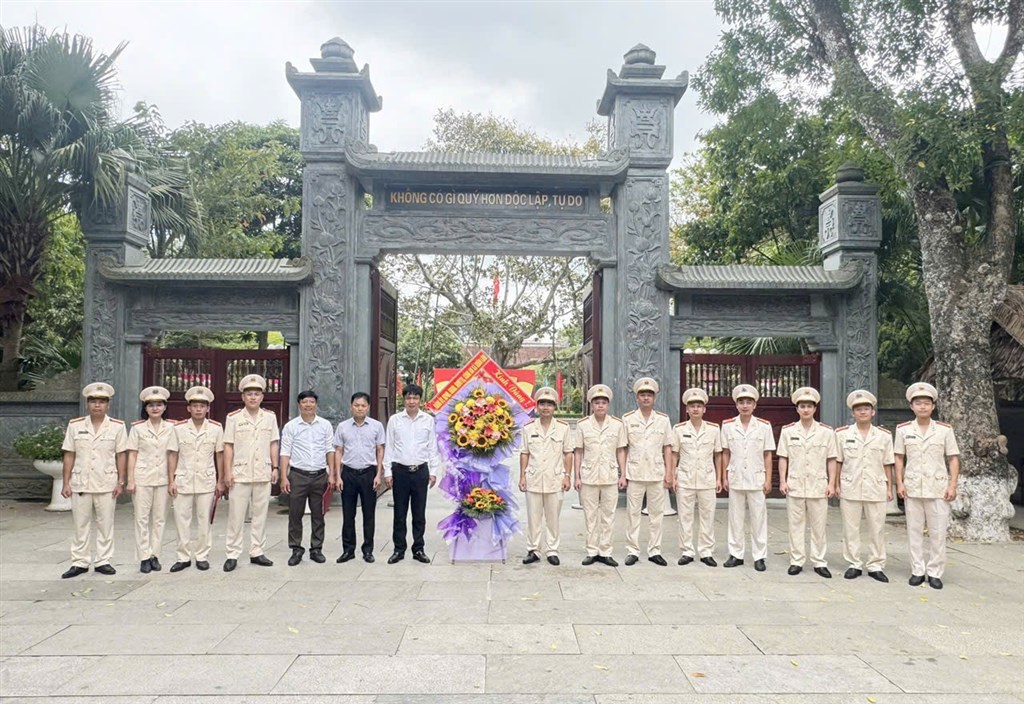 Anh-tin-bai