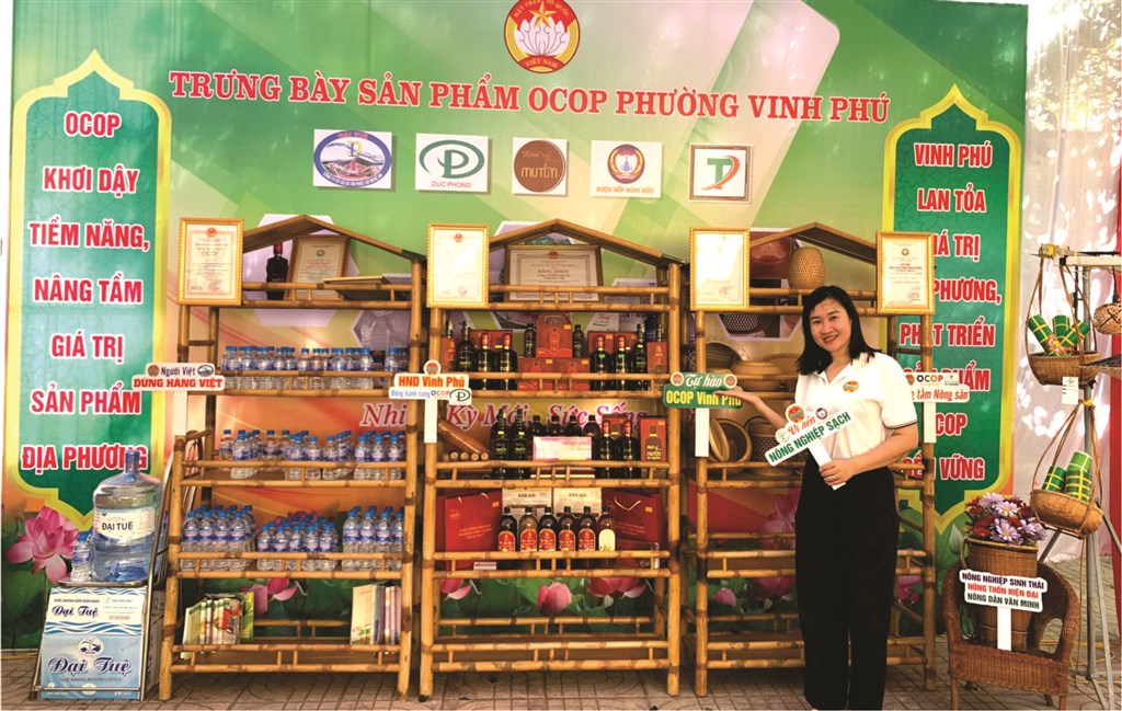 SẢN PHẨM OCOP TIÊU BIỂU CỦA PHƯỜNG VINH PHÚ ĐƯỢC TRƯNG BÀY TẠI ĐẠI HỘI ĐẢNG BỘ PHƯỜNG VINH PHÚ, NHIỆM KỲ 2025–2030