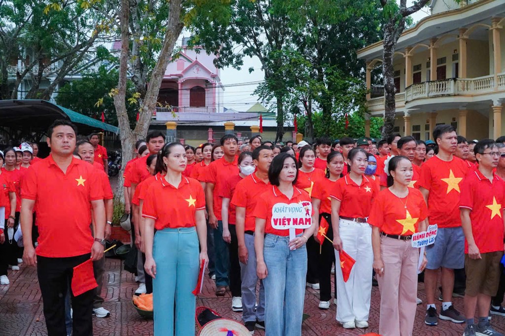 Xã Đông Thành tổ chức lễ chào cờ và hoạt động “ Cùng Việt Nam tiến bước