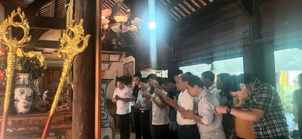 Anh-tin-bai