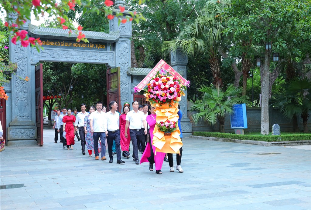 Anh-tin-bai